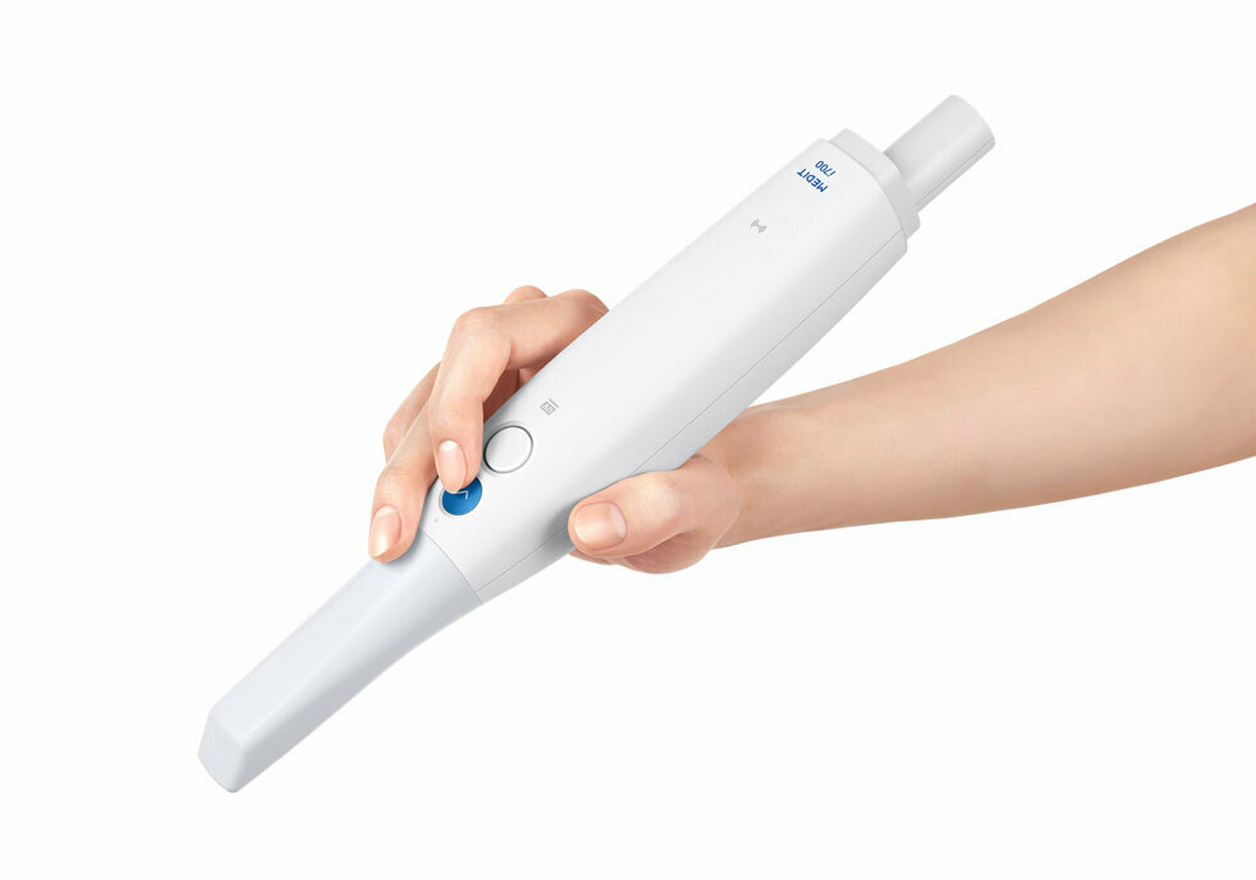 Intraoral scanner